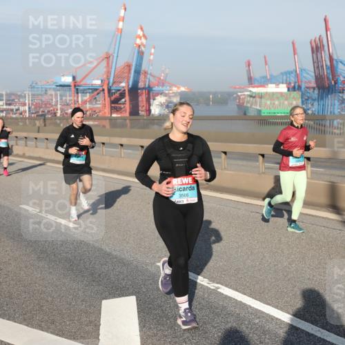 03.10.2025 - Köhlbrandbrückenlauf Yannick Fuchs http://msf.ph/oto/9182319 03.10.2025 08:59:34 Position 2 3566 meine-sportfotos.de