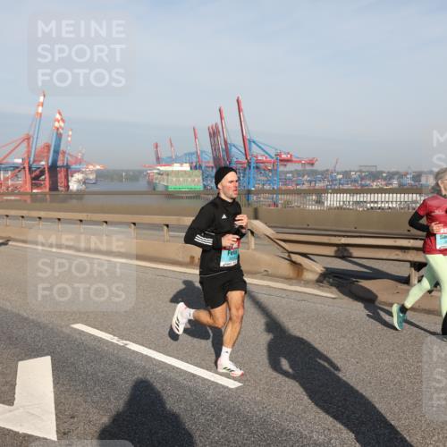 03.10.2025 - Köhlbrandbrückenlauf Yannick Fuchs http://msf.ph/oto/9182327 03.10.2025 08:59:36 Position 2 118 meine-sportfotos.de