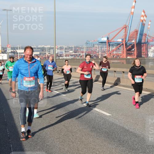 03.10.2025 - Köhlbrandbrückenlauf Yannick Fuchs http://msf.ph/oto/9182337 03.10.2025 08:59:38 Position 2 2659, 2504 meine-sportfotos.de
