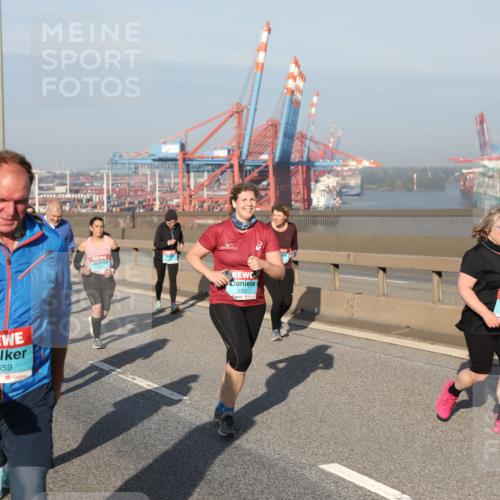 03.10.2025 - Köhlbrandbrückenlauf Yannick Fuchs http://msf.ph/oto/9182348 03.10.2025 08:59:40 Position 2 2659, 2332 meine-sportfotos.de
