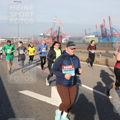 03.10.2025 - Köhlbrandbrückenlauf Yannick Fuchs http://msf.ph/oto/9182358 03.10.2025 08:59:42 Position 2 2332, 2311 meine-sportfotos.de