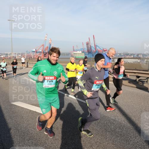 03.10.2025 - Köhlbrandbrückenlauf Yannick Fuchs http://msf.ph/oto/9182378 03.10.2025 08:59:45 Position 2 2398, 365 meine-sportfotos.de