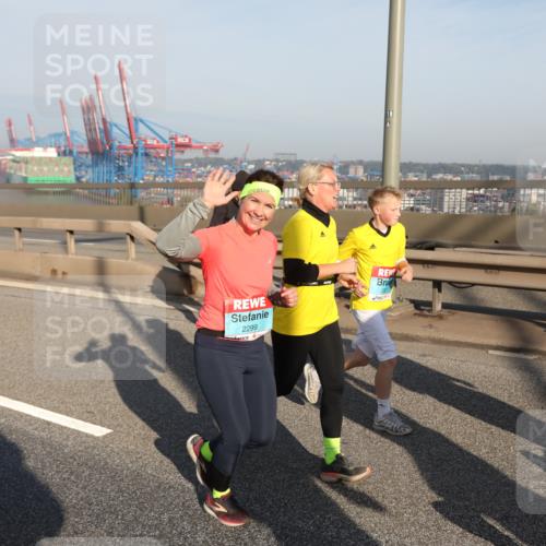 03.10.2025 - Köhlbrandbrückenlauf Yannick Fuchs http://msf.ph/oto/9182387 03.10.2025 08:59:46 Position 2 2299 meine-sportfotos.de