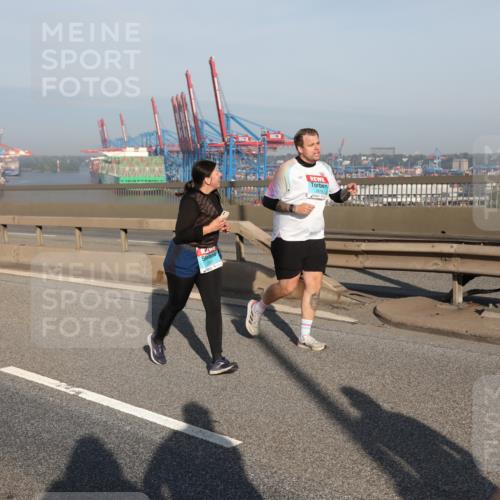 03.10.2025 - Köhlbrandbrückenlauf Yannick Fuchs http://msf.ph/oto/9182428 03.10.2025 08:59:53 Position 2 2041, 2619 meine-sportfotos.de