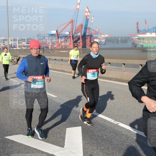 03.10.2025 - Köhlbrandbrückenlauf Yannick Fuchs http://msf.ph/oto/9182469 03.10.2025 09:00:00 Position 2 2511, 2248, 2550, 3800 meine-sportfotos.de