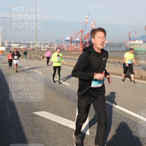 03.10.2025 - Köhlbrandbrückenlauf Yannick Fuchs http://msf.ph/oto/9182483 03.10.2025 09:00:04 Position 2 251 meine-sportfotos.de