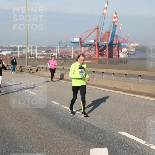 03.10.2025 - Köhlbrandbrückenlauf Yannick Fuchs http://msf.ph/oto/9182487 03.10.2025 09:00:05 Position 2  meine-sportfotos.de