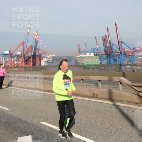 03.10.2025 - Köhlbrandbrückenlauf Yannick Fuchs http://msf.ph/oto/9182494 03.10.2025 09:00:07 Position 2 2505 meine-sportfotos.de