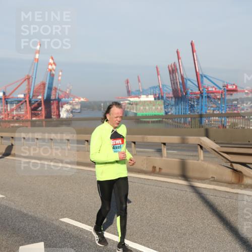 03.10.2025 - Köhlbrandbrückenlauf Yannick Fuchs http://msf.ph/oto/9182496 03.10.2025 09:00:07 Position 2 2505 meine-sportfotos.de