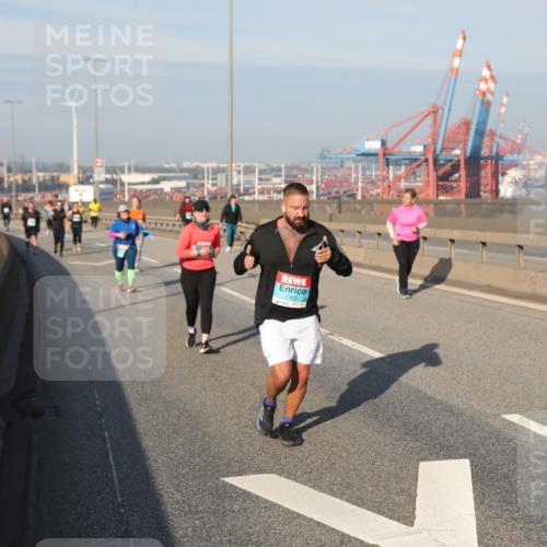 03.10.2025 - Köhlbrandbrückenlauf Yannick Fuchs http://msf.ph/oto/9182501 03.10.2025 09:00:09 Position 2 1763 meine-sportfotos.de