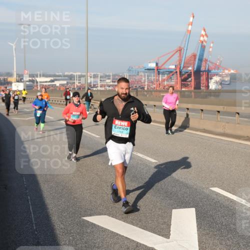 03.10.2025 - Köhlbrandbrückenlauf Yannick Fuchs http://msf.ph/oto/9182503 03.10.2025 09:00:09 Position 2 1763 meine-sportfotos.de