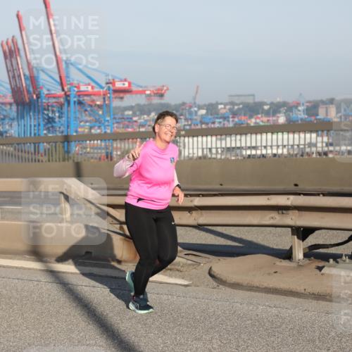 03.10.2025 - Köhlbrandbrückenlauf Yannick Fuchs http://msf.ph/oto/9182530 03.10.2025 09:00:14 Position 2 118 meine-sportfotos.de