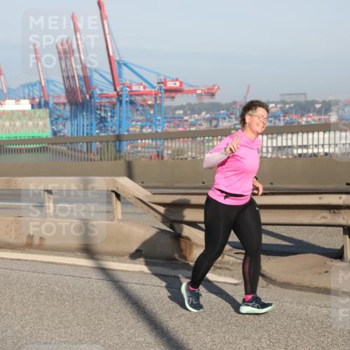 03.10.2025 - Köhlbrandbrückenlauf Yannick Fuchs http://msf.ph/oto/9182532 03.10.2025 09:00:14 Position 2 118 meine-sportfotos.de