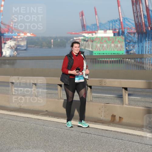 03.10.2025 - Köhlbrandbrückenlauf Yannick Fuchs http://msf.ph/oto/9182584 03.10.2025 09:00:24 Position 2 2344 meine-sportfotos.de