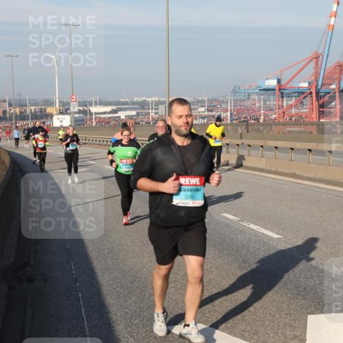 03.10.2025 - Köhlbrandbrückenlauf Yannick Fuchs http://msf.ph/oto/9182586 03.10.2025 09:00:25 Position 2 2390 meine-sportfotos.de