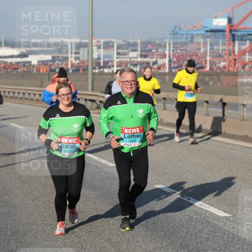 03.10.2025 - Köhlbrandbrückenlauf Yannick Fuchs http://msf.ph/oto/9182593 03.10.2025 09:00:26 Position 2 2011, 2020 meine-sportfotos.de