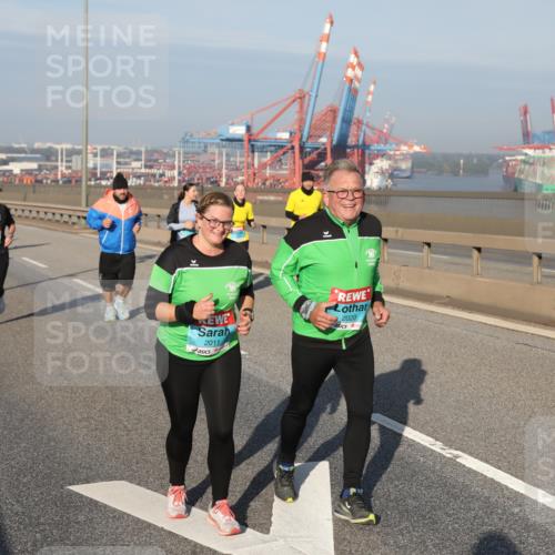 03.10.2025 - Köhlbrandbrückenlauf Yannick Fuchs http://msf.ph/oto/9182601 03.10.2025 09:00:29 Position 2 2011, 2020 meine-sportfotos.de