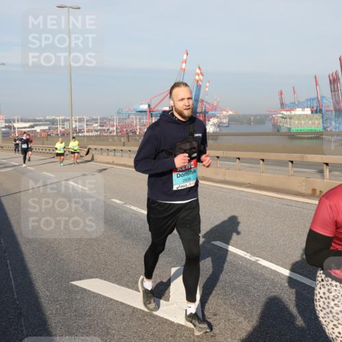 03.10.2025 - Köhlbrandbrückenlauf Yannick Fuchs http://msf.ph/oto/9182660 03.10.2025 09:00:39 Position 2 2838, 2148 meine-sportfotos.de