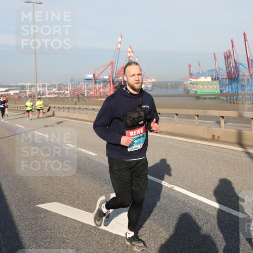03.10.2025 - Köhlbrandbrückenlauf Yannick Fuchs http://msf.ph/oto/9182662 03.10.2025 09:00:39 Position 2 2838, 21 meine-sportfotos.de