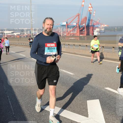 03.10.2025 - Köhlbrandbrückenlauf Yannick Fuchs http://msf.ph/oto/9182681 03.10.2025 09:00:49 Position 2 2595, 2596 meine-sportfotos.de