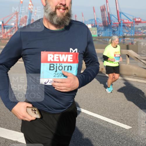 03.10.2025 - Köhlbrandbrückenlauf Yannick Fuchs http://msf.ph/oto/9182686 03.10.2025 09:00:50 Position 2 2595 meine-sportfotos.de