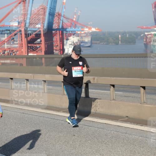 03.10.2025 - Köhlbrandbrückenlauf Yannick Fuchs http://msf.ph/oto/9182707 03.10.2025 09:01:00 Position 2 2781, 2475 meine-sportfotos.de