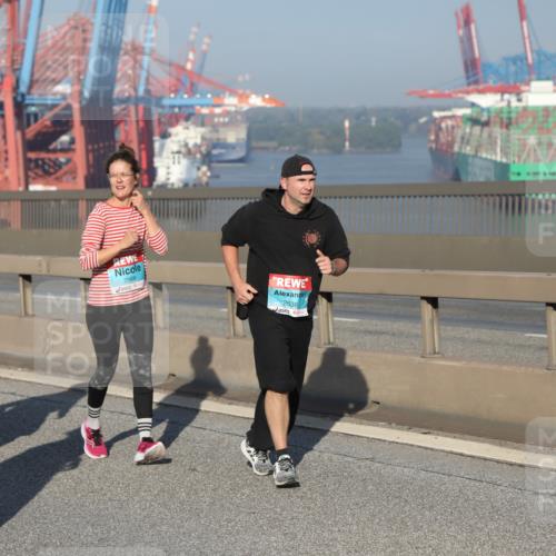 03.10.2025 - Köhlbrandbrückenlauf Yannick Fuchs http://msf.ph/oto/9182717 03.10.2025 09:01:04 Position 2 2568, 2636, 2553 meine-sportfotos.de