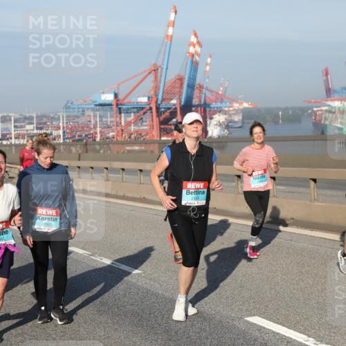 03.10.2025 - Köhlbrandbrückenlauf Yannick Fuchs http://msf.ph/oto/9182722 03.10.2025 09:01:05 Position 2 3453, 2780, 2553, 2636 meine-sportfotos.de