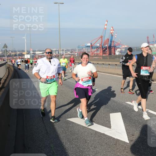 03.10.2025 - Köhlbrandbrückenlauf Yannick Fuchs http://msf.ph/oto/9182729 03.10.2025 09:01:06 Position 2 3453, 2553 meine-sportfotos.de