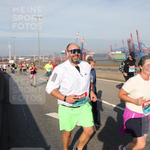 03.10.2025 - Köhlbrandbrückenlauf Yannick Fuchs http://msf.ph/oto/9182735 03.10.2025 09:01:07 Position 2 3439, 3453 meine-sportfotos.de