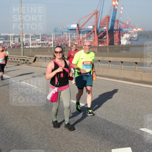 03.10.2025 - Köhlbrandbrückenlauf Yannick Fuchs http://msf.ph/oto/9182743 03.10.2025 09:01:10 Position 2 2427 meine-sportfotos.de