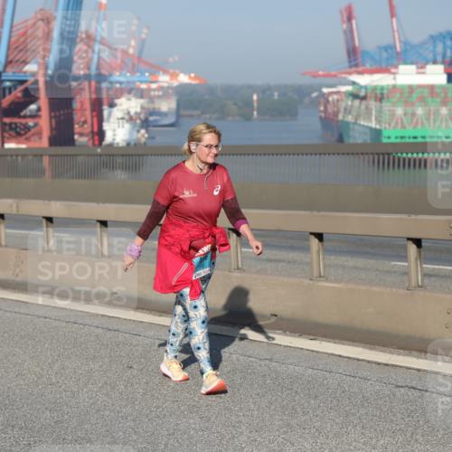 03.10.2025 - Köhlbrandbrückenlauf Yannick Fuchs http://msf.ph/oto/9182760 03.10.2025 09:01:13 Position 2  meine-sportfotos.de