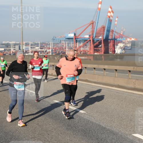 03.10.2025 - Köhlbrandbrückenlauf Yannick Fuchs http://msf.ph/oto/9182771 03.10.2025 09:01:16 Position 2 2324 meine-sportfotos.de