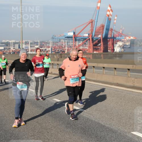 03.10.2025 - Köhlbrandbrückenlauf Yannick Fuchs http://msf.ph/oto/9182773 03.10.2025 09:01:16 Position 2 2324, 3097 meine-sportfotos.de