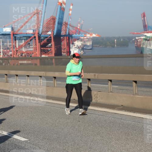 03.10.2025 - Köhlbrandbrückenlauf Yannick Fuchs http://msf.ph/oto/9182794 03.10.2025 09:01:21 Position 2 3621 meine-sportfotos.de