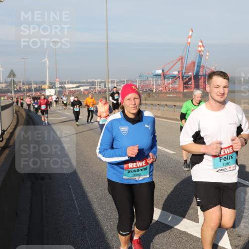 03.10.2025 - Köhlbrandbrückenlauf Yannick Fuchs http://msf.ph/oto/9182813 03.10.2025 09:01:24 Position 2 3080, 1981 meine-sportfotos.de