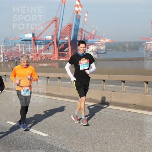 03.10.2025 - Köhlbrandbrückenlauf Yannick Fuchs http://msf.ph/oto/9182830 03.10.2025 09:01:29 Position 2 3552, 3553 meine-sportfotos.de