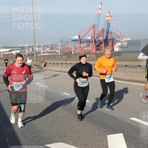03.10.2025 - Köhlbrandbrückenlauf Yannick Fuchs http://msf.ph/oto/9182841 03.10.2025 09:01:30 Position 2 2667, 3552, 3553 meine-sportfotos.de