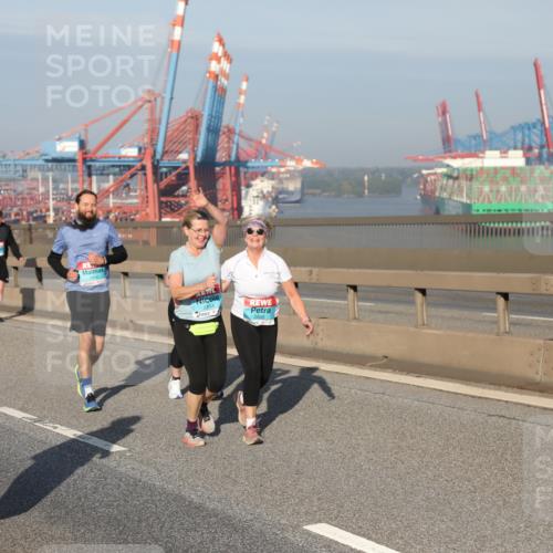 03.10.2025 - Köhlbrandbrückenlauf Yannick Fuchs http://msf.ph/oto/9182875 03.10.2025 09:01:39 Position 2 2233, 1958, 2894, 2895 meine-sportfotos.de