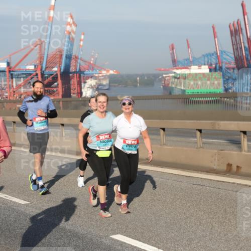 03.10.2025 - Köhlbrandbrückenlauf Yannick Fuchs http://msf.ph/oto/9182884 03.10.2025 09:01:39 Position 2 2233, 1958, 2894, 2895 meine-sportfotos.de
