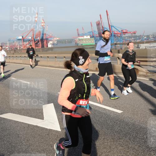 03.10.2025 - Köhlbrandbrückenlauf Yannick Fuchs http://msf.ph/oto/9182896 03.10.2025 09:01:42 Position 2  meine-sportfotos.de