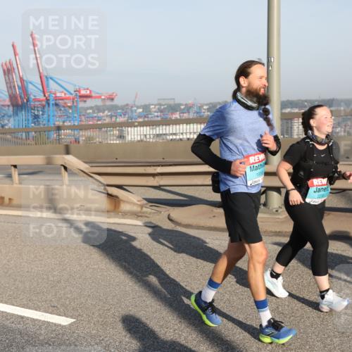 03.10.2025 - Köhlbrandbrückenlauf Yannick Fuchs http://msf.ph/oto/9182902 03.10.2025 09:01:43 Position 2 1958, 2238 meine-sportfotos.de