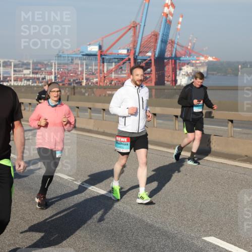 03.10.2025 - Köhlbrandbrückenlauf Yannick Fuchs http://msf.ph/oto/9182904 03.10.2025 09:01:44 Position 2 1475 meine-sportfotos.de