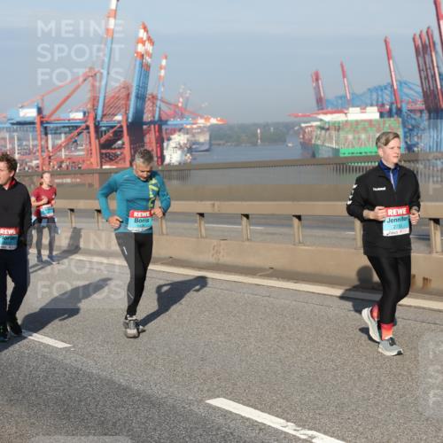 03.10.2025 - Köhlbrandbrückenlauf Yannick Fuchs http://msf.ph/oto/9182946 03.10.2025 09:01:51 Position 2 3442, 2755 meine-sportfotos.de
