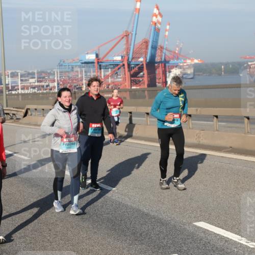 03.10.2025 - Köhlbrandbrückenlauf Yannick Fuchs http://msf.ph/oto/9182951 03.10.2025 09:01:51 Position 2 3442, 3225 meine-sportfotos.de