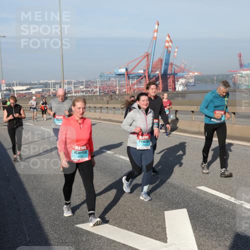 03.10.2025 - Köhlbrandbrückenlauf Yannick Fuchs http://msf.ph/oto/9182959 03.10.2025 09:01:52 Position 2 3225, 3442 meine-sportfotos.de