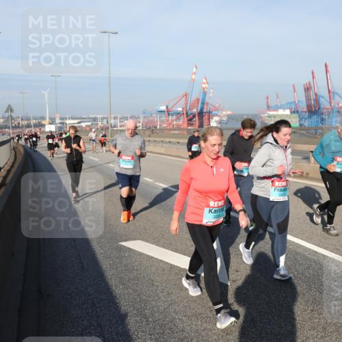 03.10.2025 - Köhlbrandbrückenlauf Yannick Fuchs http://msf.ph/oto/9182971 03.10.2025 09:01:53 Position 2 3225, 3442 meine-sportfotos.de