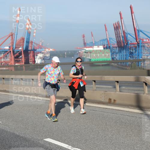 03.10.2025 - Köhlbrandbrückenlauf Yannick Fuchs http://msf.ph/oto/9183001 03.10.2025 09:02:02 Position 2  meine-sportfotos.de
