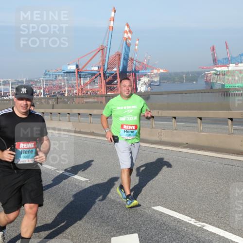 03.10.2025 - Köhlbrandbrückenlauf Yannick Fuchs http://msf.ph/oto/9183016 03.10.2025 09:02:03 Position 2 3355, 3588 meine-sportfotos.de