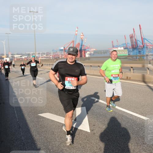 03.10.2025 - Köhlbrandbrückenlauf Yannick Fuchs http://msf.ph/oto/9183022 03.10.2025 09:02:04 Position 2 335 meine-sportfotos.de